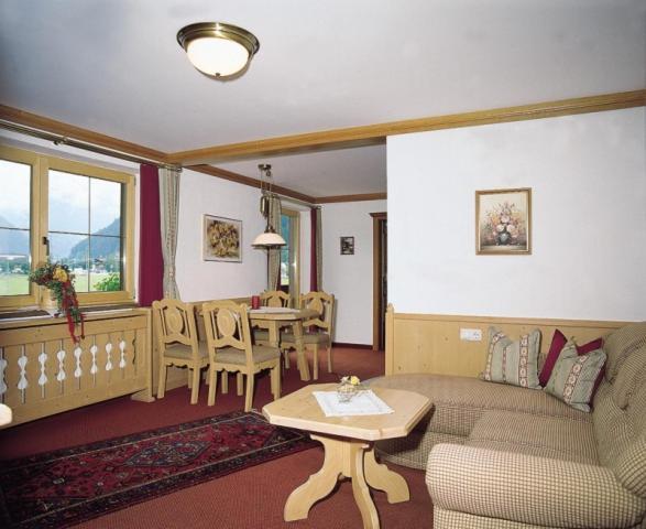 Hotel-Garni Almhof Майрхофен Экстерьер фото